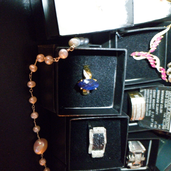 Womans 14K Yellow Gold , Diamond, AAA 2.5CT Sapphire Ring - Picture 4 of 9